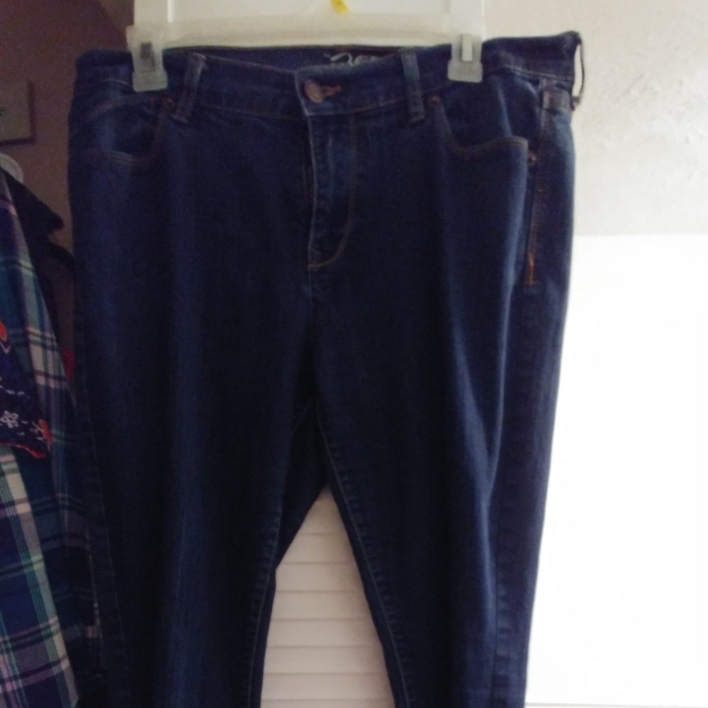 Old Navy "The Flirt" size 12 skinny jean